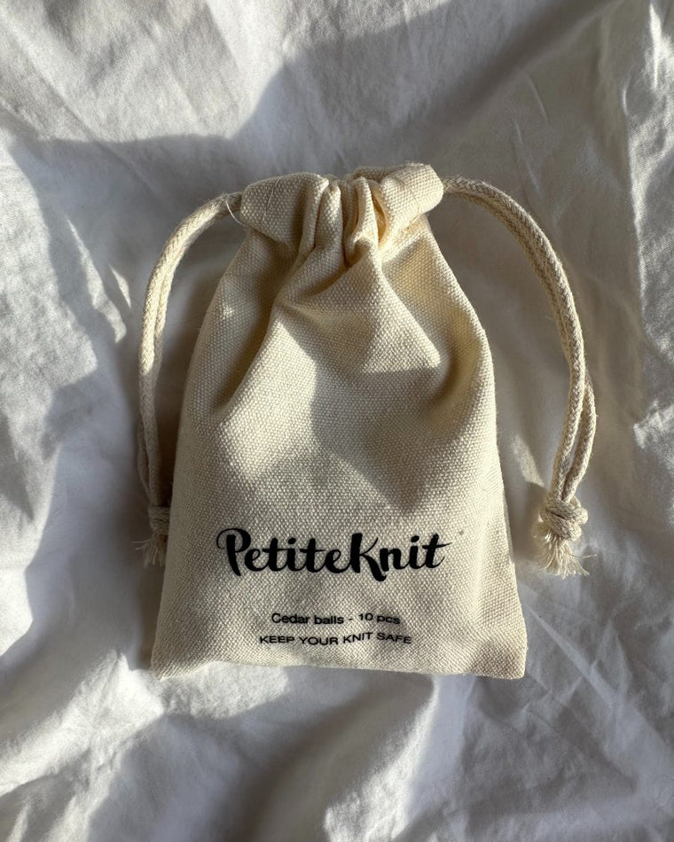 Close up af cedertræskugler 