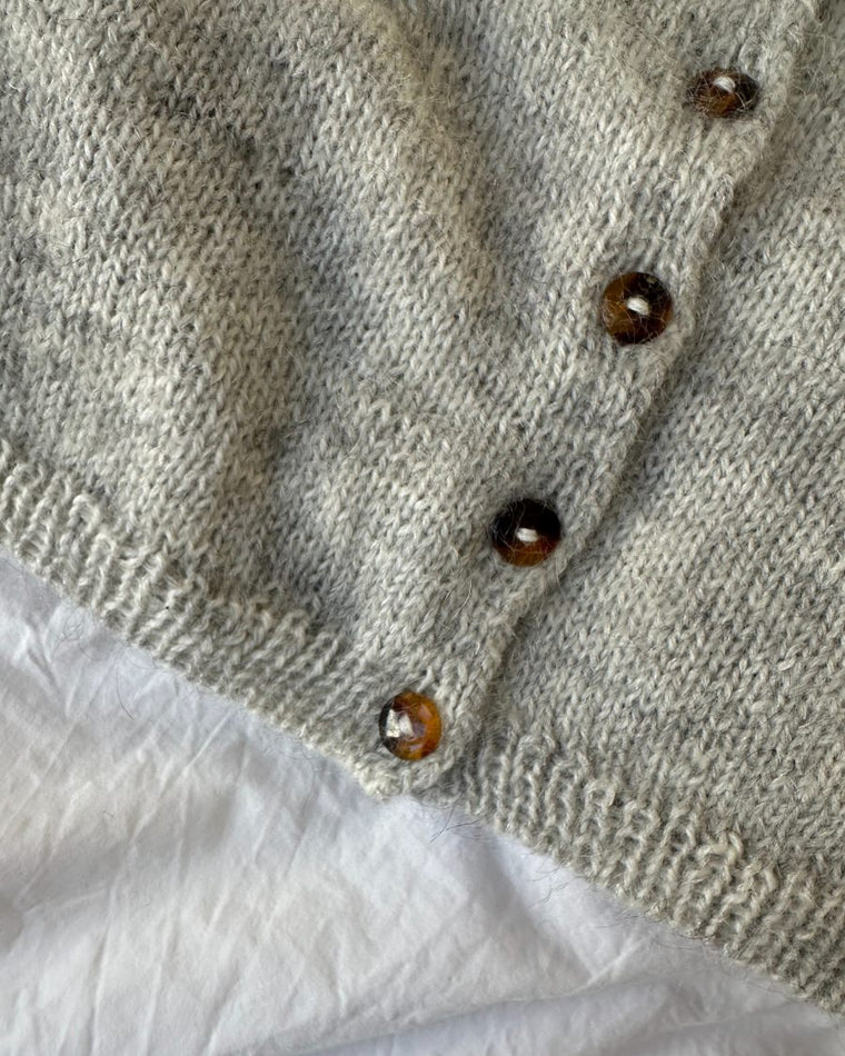 Galalit knapper med 2 huller Ø 15 mm liggende i vindueskarm