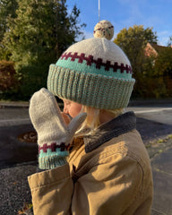 Barn iført beige og turkis Cross Set