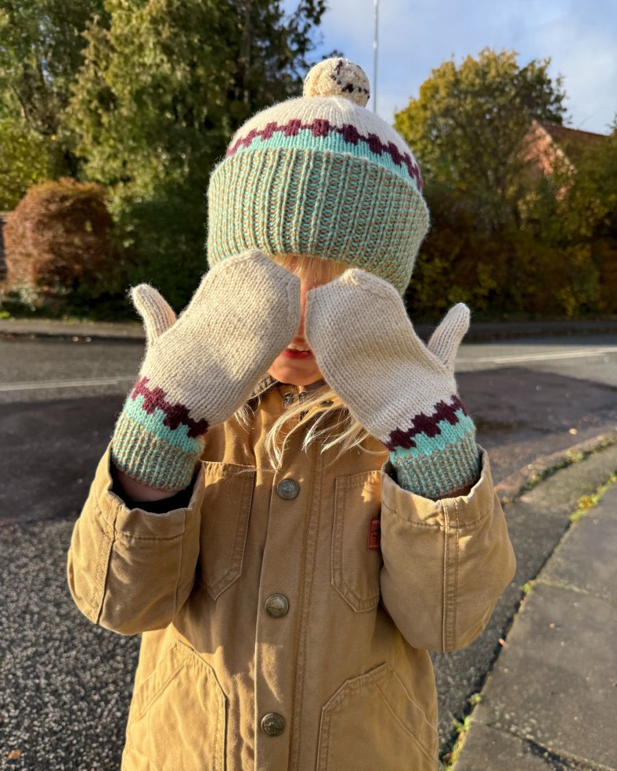 Barn iført beige og turkis Cross Set