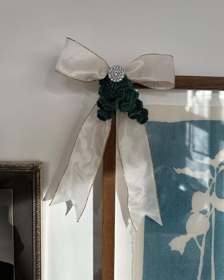 Hængende grøn Holly Bow