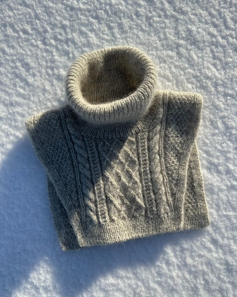 Detaljebillede af lysegrå Moby Neck