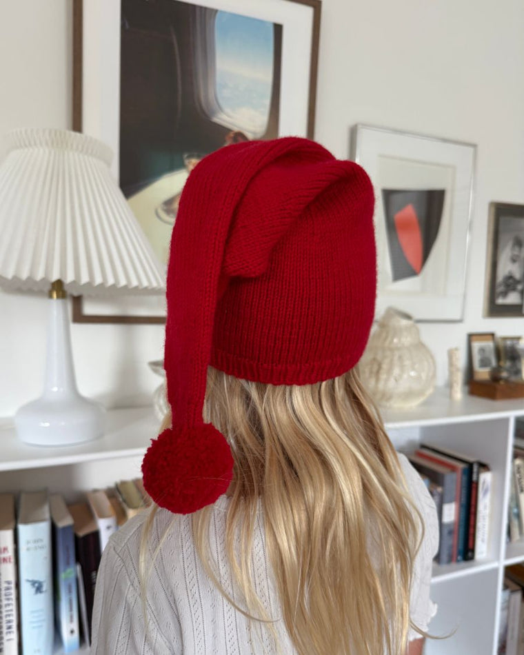 Gruppebillede af børn med røde Nissehuer