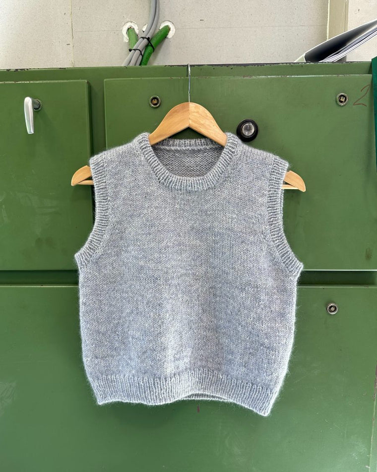 Kvinde iført lysegrå Novice Slipover