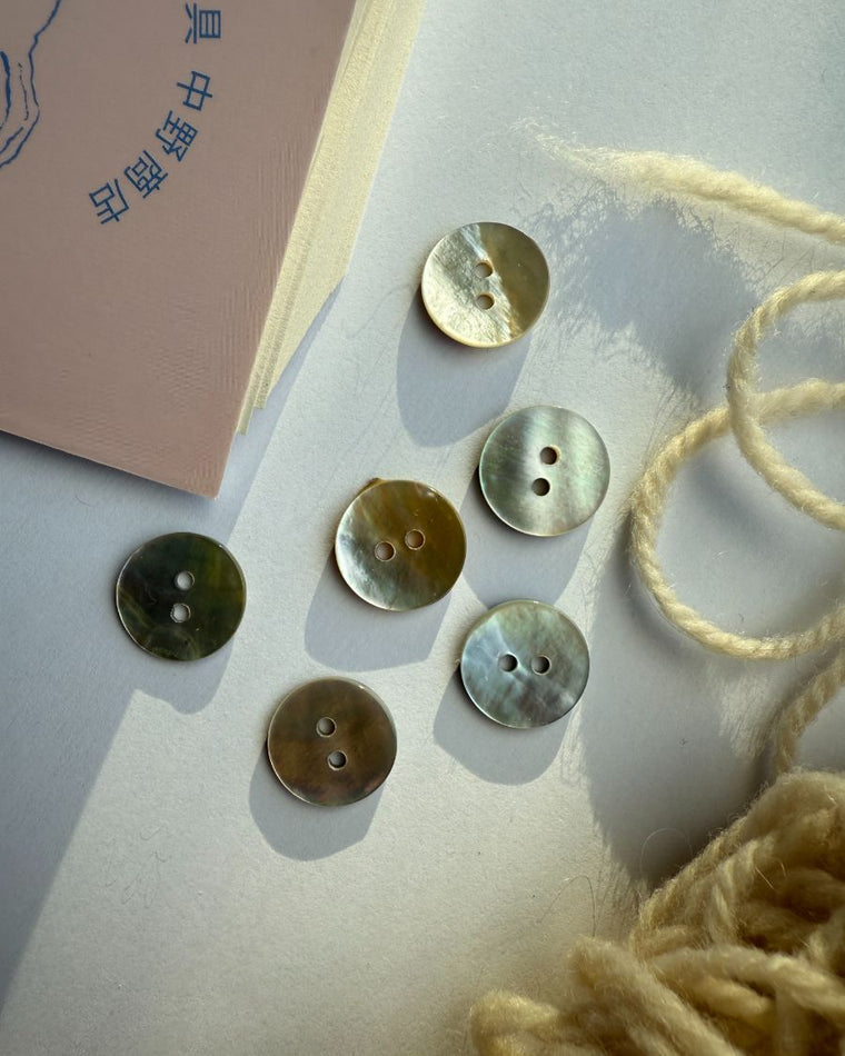 Mother of pearl buttons Ø15 mm - 6 pcs
