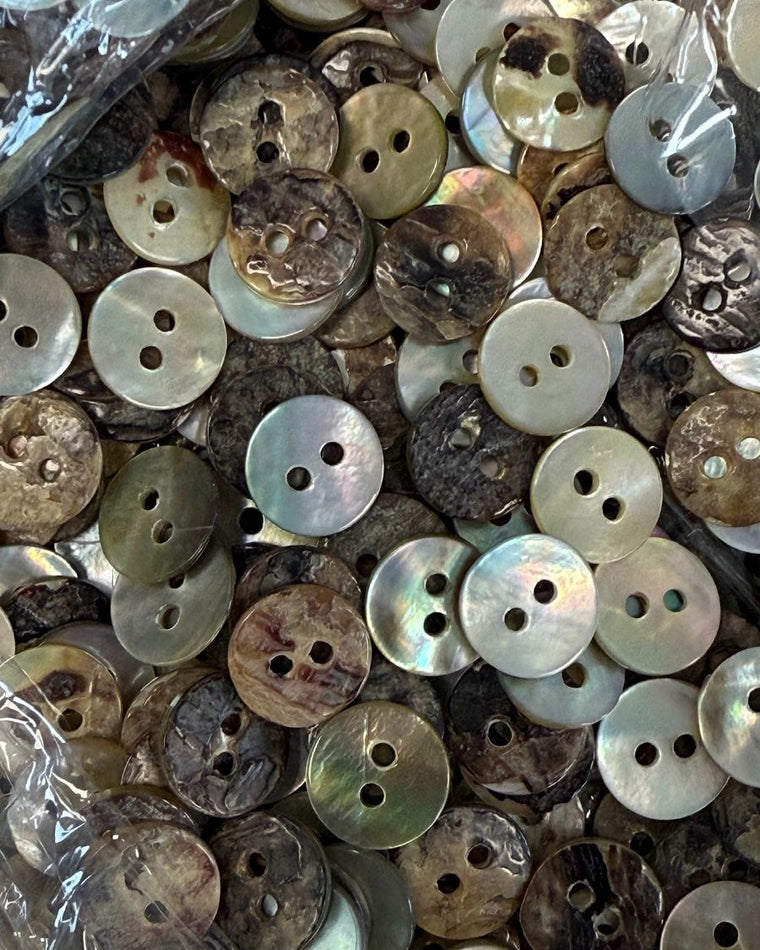 Mother of pearl buttons Ø11.4 mm - 6 pcs
