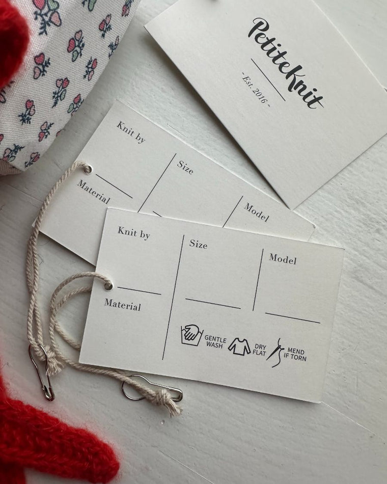 5 strikkemærker med snor og sikkerhedsnål i naturflex pose 